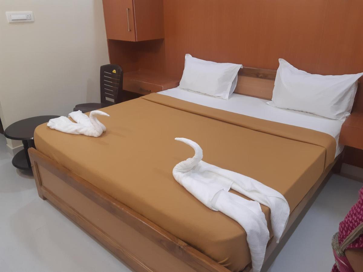 ホテル Aranmagan Residency Tiruchchendūr エクステリア 写真