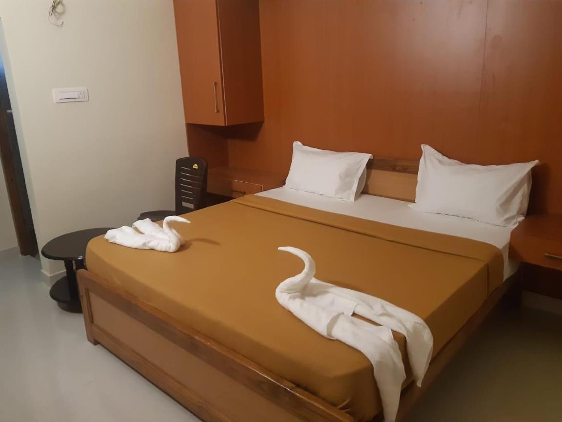 ホテル Aranmagan Residency Tiruchchendūr エクステリア 写真